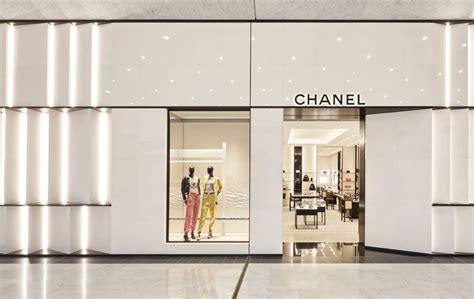 chanel modelvrouw|Chanel boutique.